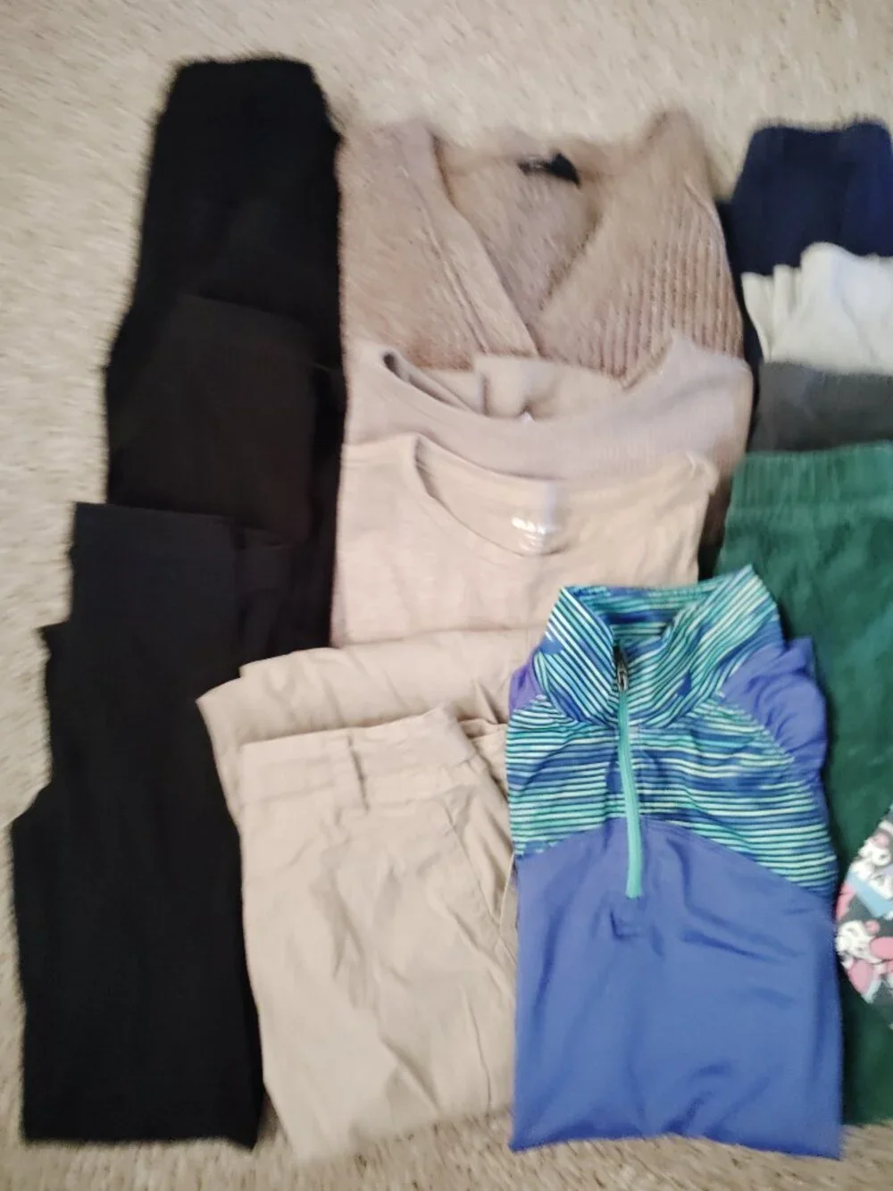 HUGE LOT OF CLOTHES LEGGINGS TOPS OUTFITS OLD NAVY GAP SANRIO~GIRLS SIZE M 7-8